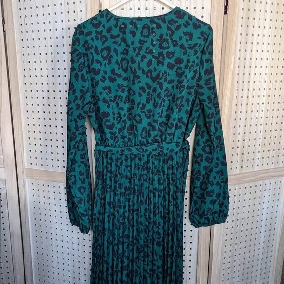Leopard print dress with midi pleated skirt, lightweight wrinkle-free fabric - Picture 3 of 15